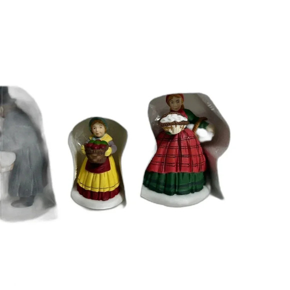 Dept 56 - The Spirit of Giving - Set of 3 - 58322 The Heritage Collection - Picture 6 of 10